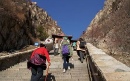 清明节爬泰山要带什么去旅游最好,清明节泰山旅游必备物品清单